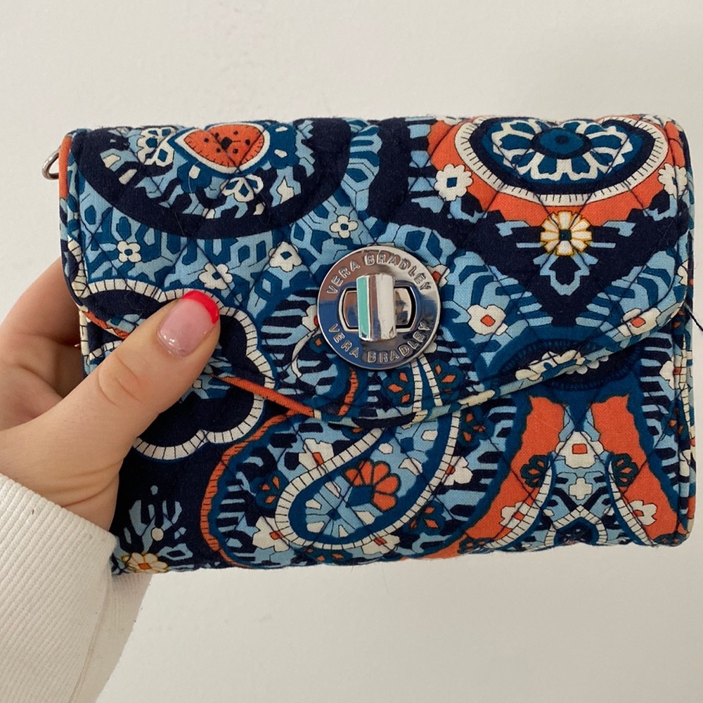 Adorable (in great condition) Vera Bradley pouch!